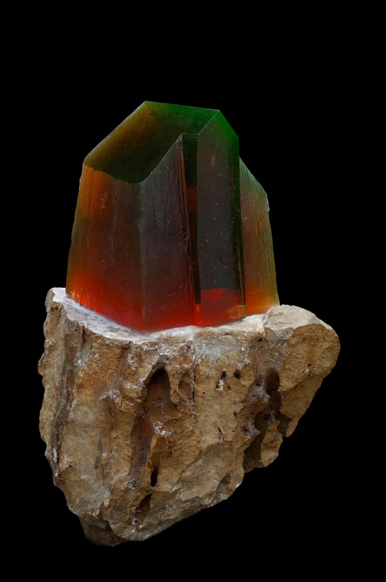 2022 | Vorm gesmolten kristalglas, vulkanisch steen | H37xB21xD22,5 cmBeschikbaar